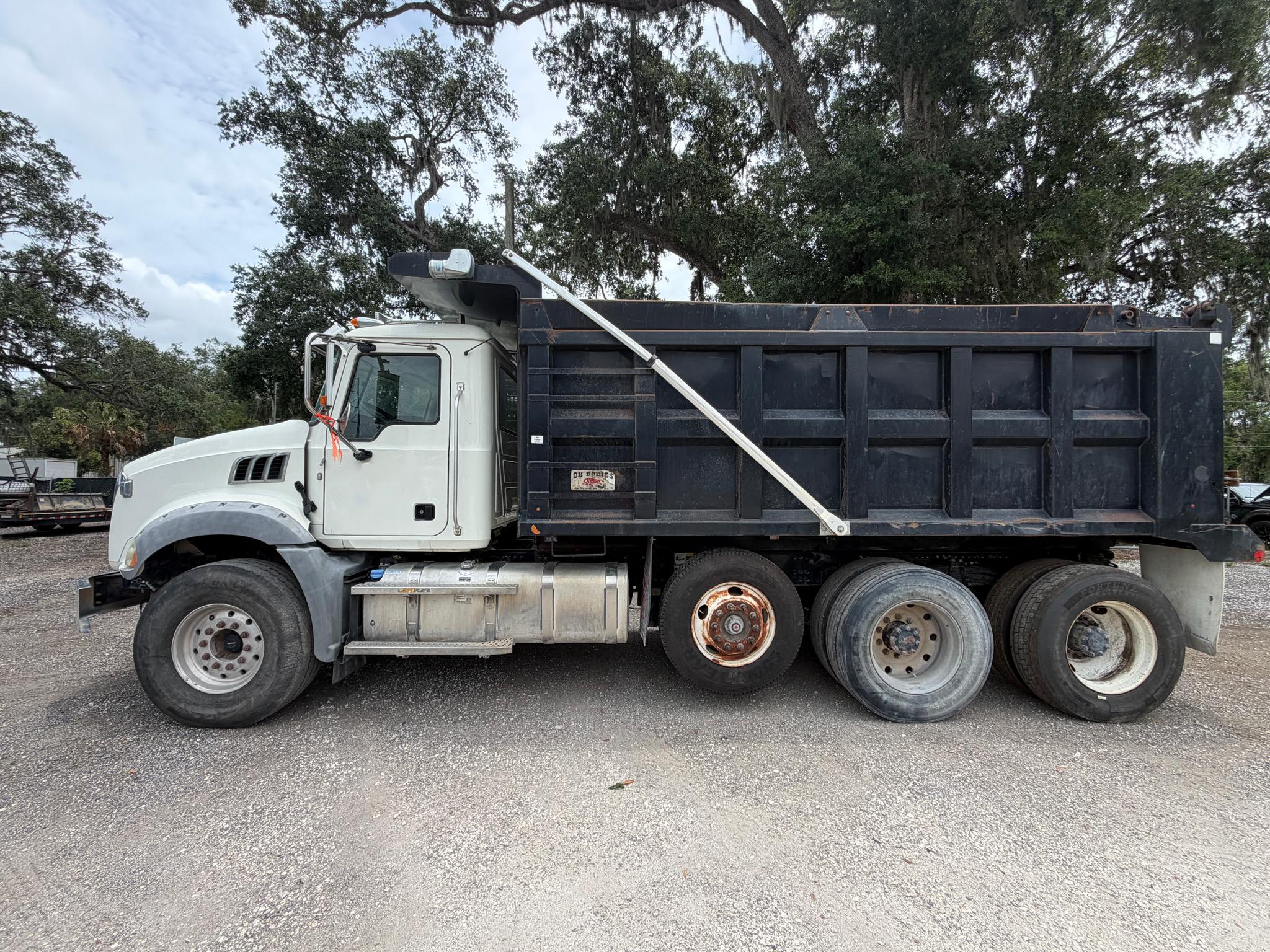 2019 Mack GR 64 B Dump Truck - image 1