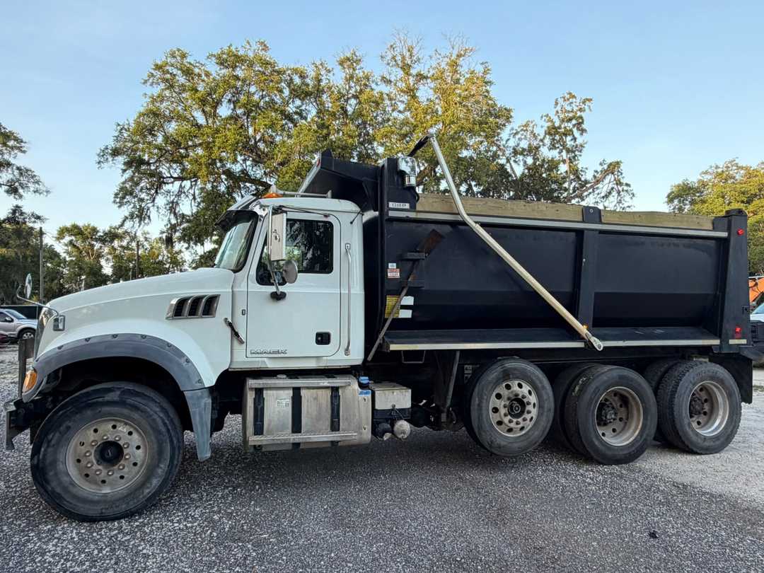 2018 Mack Gu13 Dump Truck