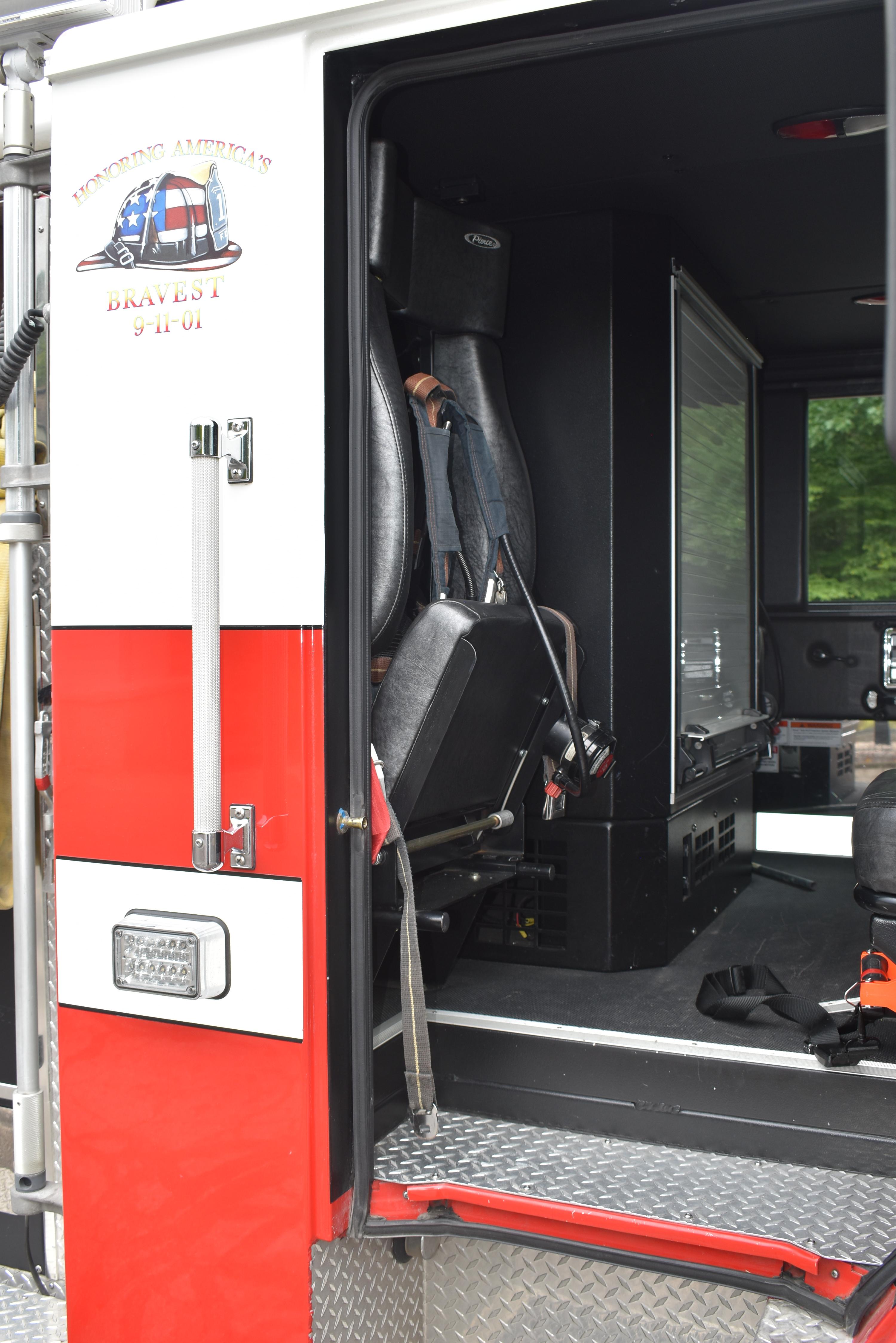 2006 Pierce 105' Aerial - image 27