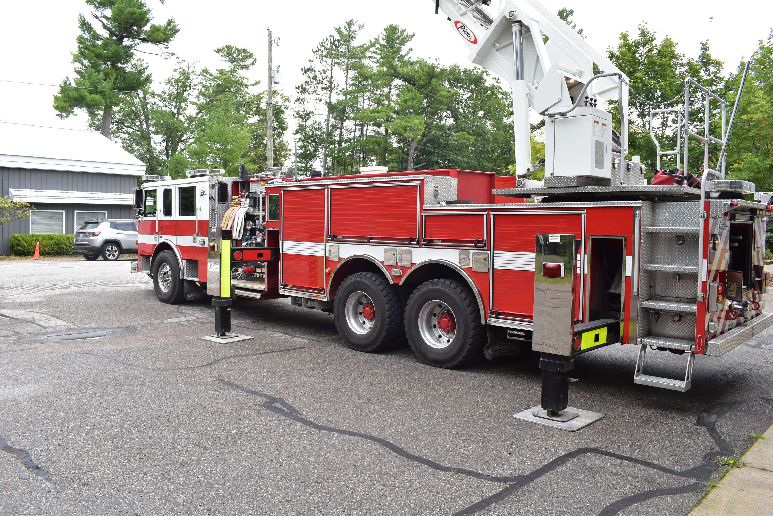 2006 Pierce 105' Aerial - image 7