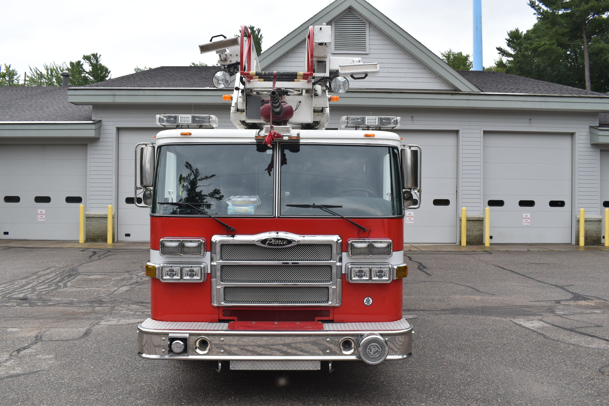 2006 Pierce 105' Aerial - image 3