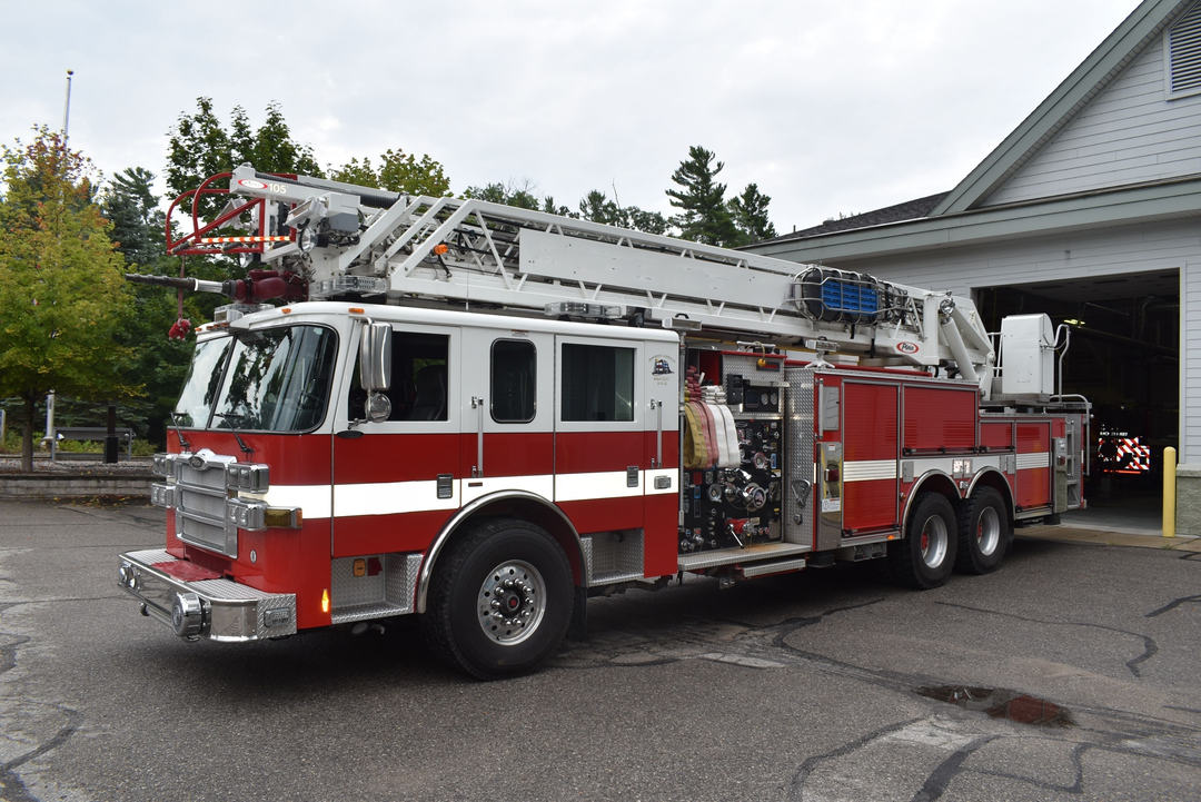 2006 Pierce 105' Aerial
