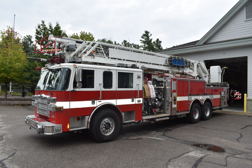 2006 Pierce 105' Aerial