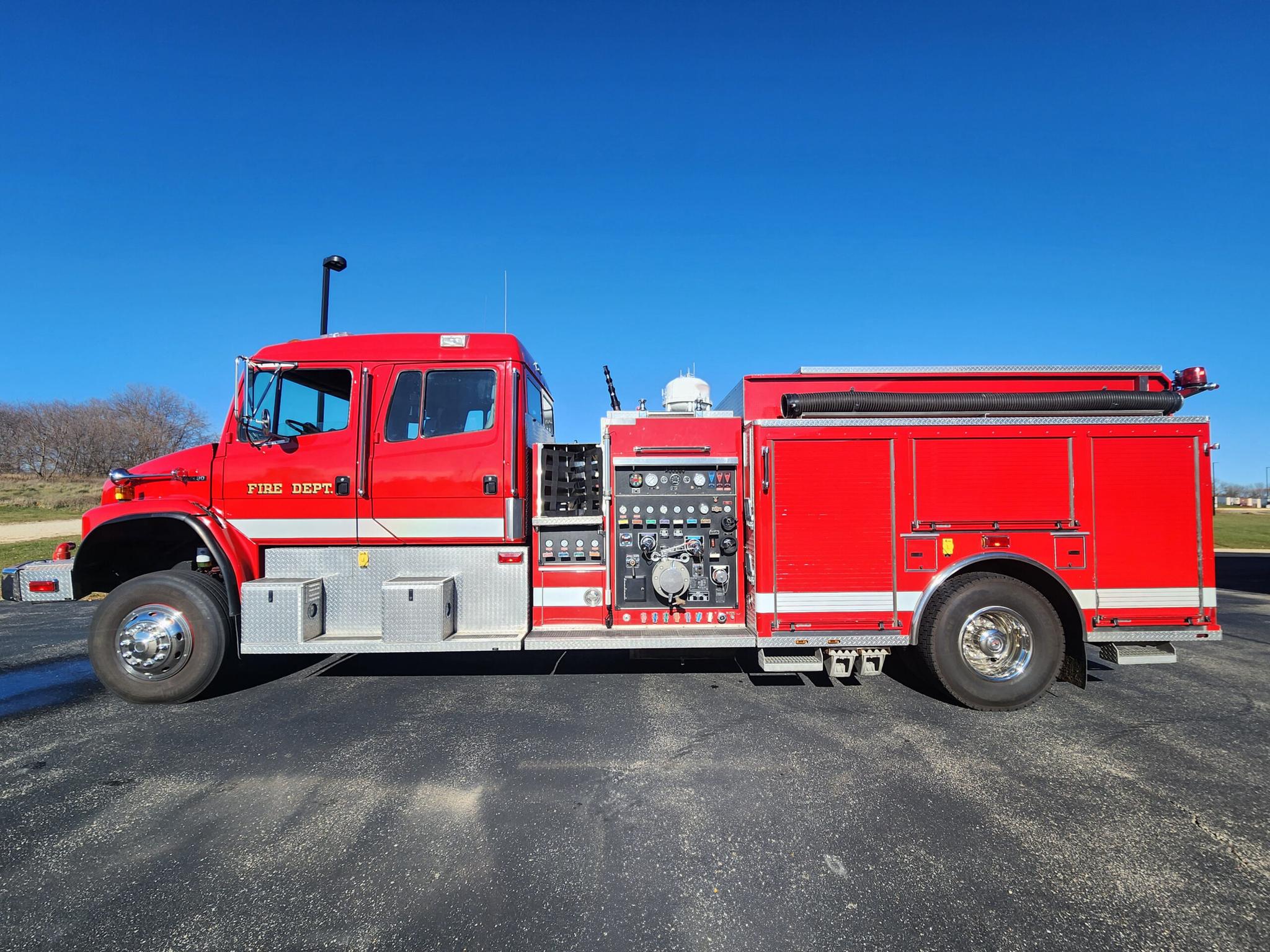 1998 Freightliner 4x4 1750pump/1250 Tank - image 1