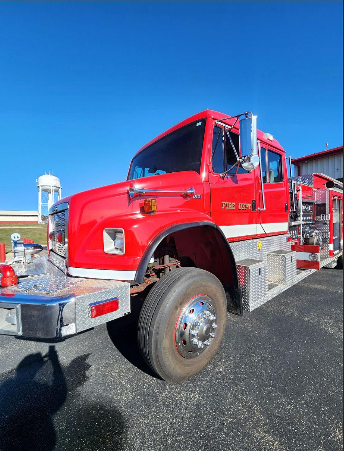 1998 Freightliner 4x4 1750pump/1250 Tank - image 2