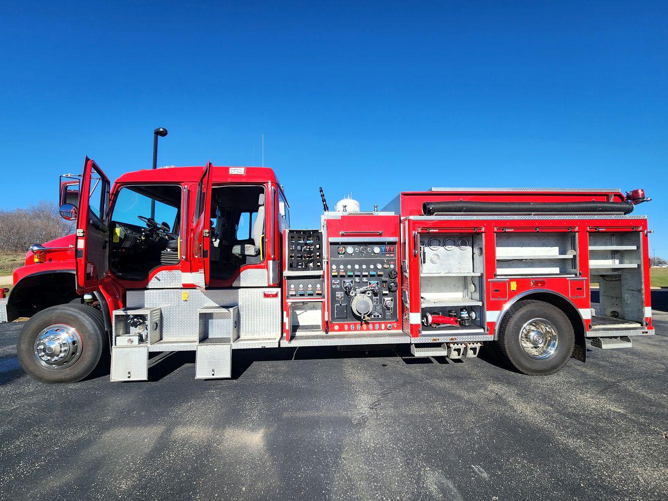 1998 Freightliner 4x4 1750pump/1250 Tank - image 7