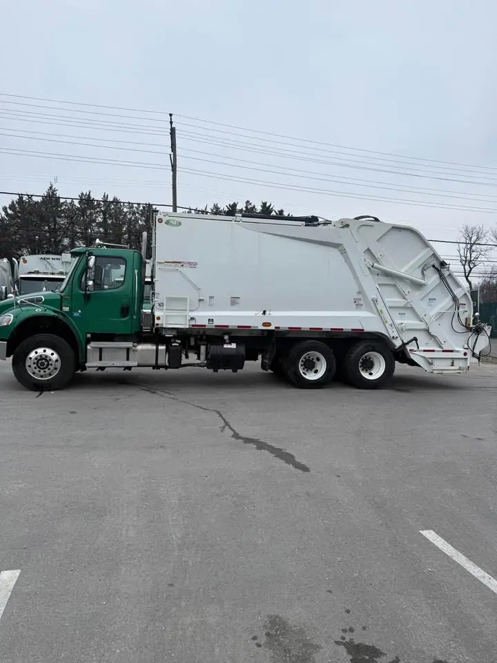 2022 Freightliner New Way Rear Loader — photo 3