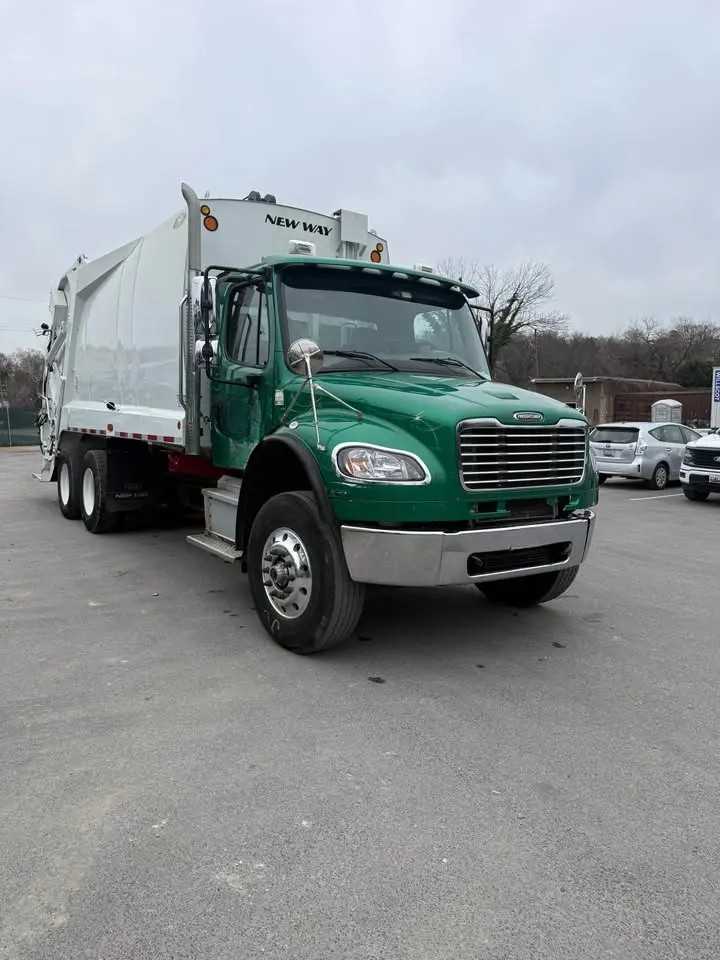 2022 Freightliner New Way Rear Loader