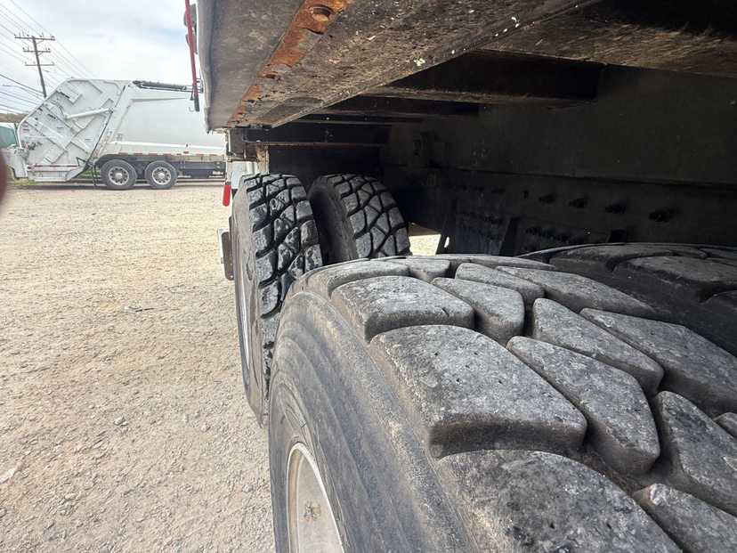2024 Peterbilt Heil Rear Loader — photo 4