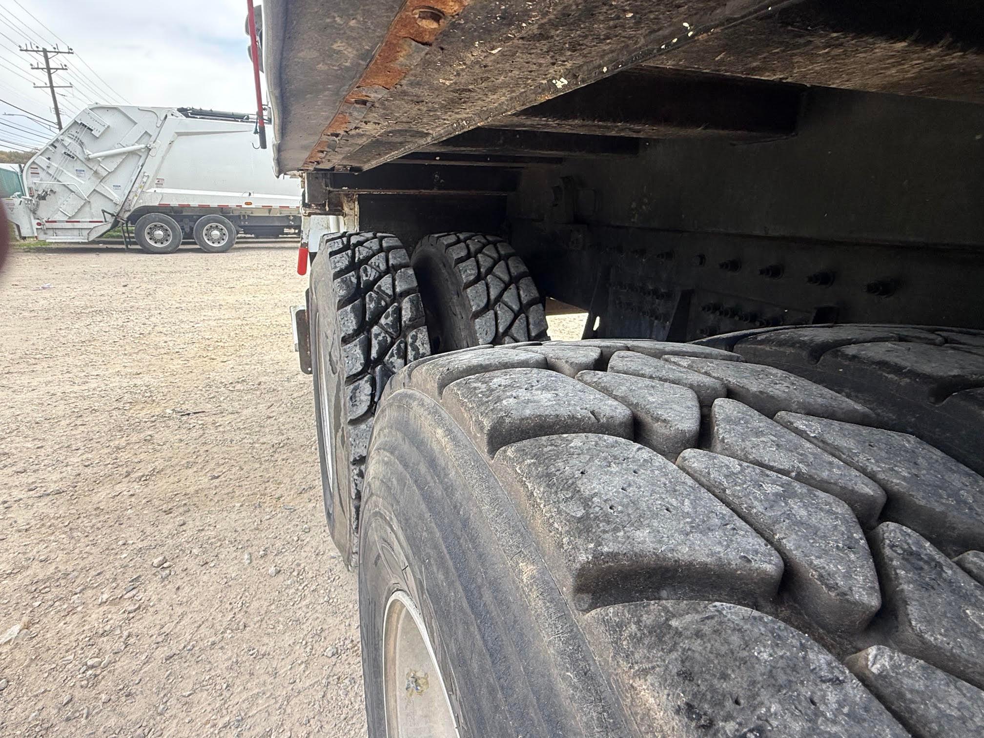 2024 Peterbilt Heil Rear Loader - image 4