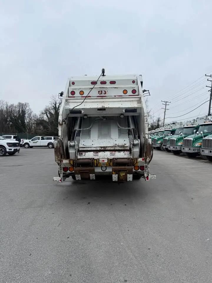 2022 Freightliner New Way Rear Loader - image 5