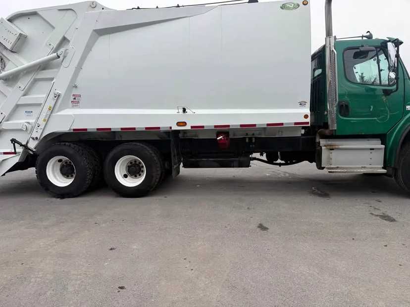 2022 Freightliner New Way Rear Loader — photo 4