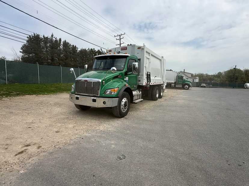 2024 Peterbilt Heil Rear Loader — photo 2