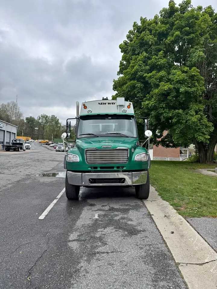 2021 Freightliner New Way Rear Loader — photo 3