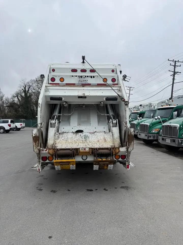 2022 Freightliner New Way Rear Loader - image 5
