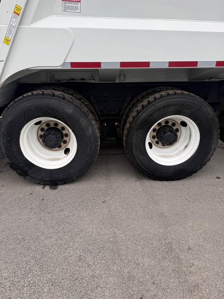 2022 Freightliner New Way Rear Loader - image 7