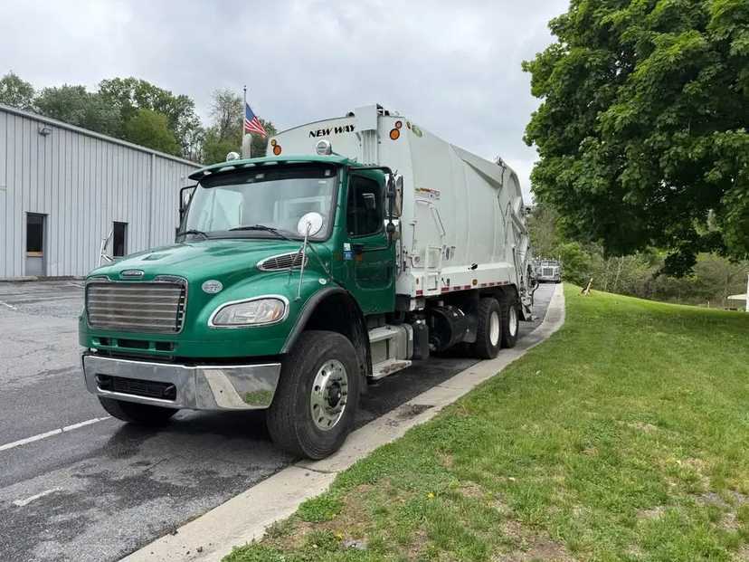 2021 Freightliner New Way Rear Loader