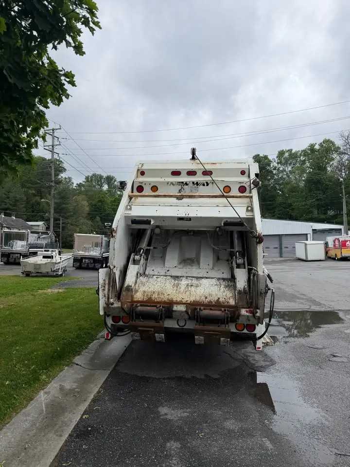2021 Freightliner New Way Rear Loader — photo 4