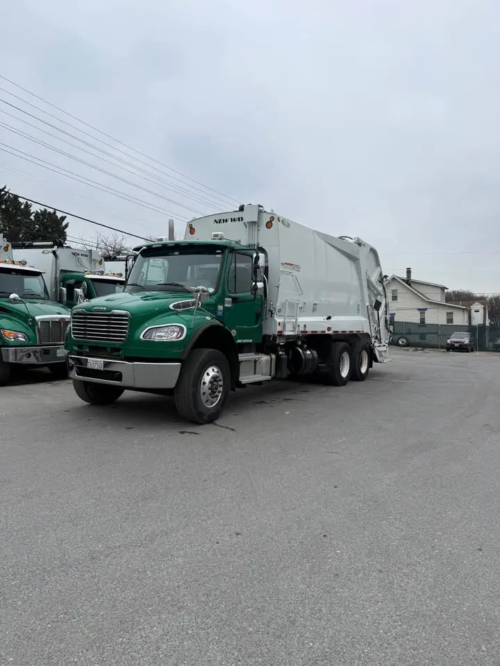 2022 Freightliner New Way Rear Loader — photo 3
