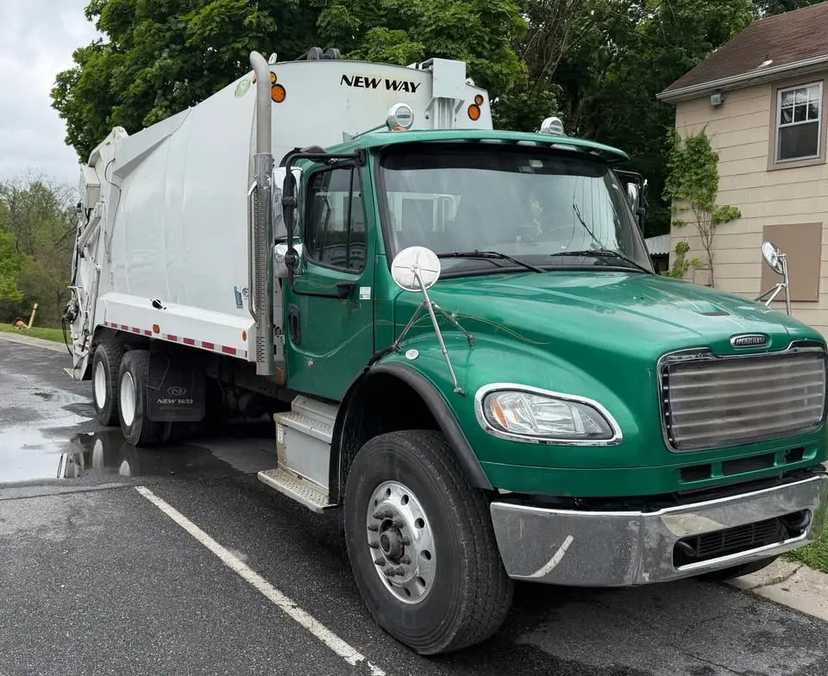 2021 Freightliner New Way Rear Loader — photo 2