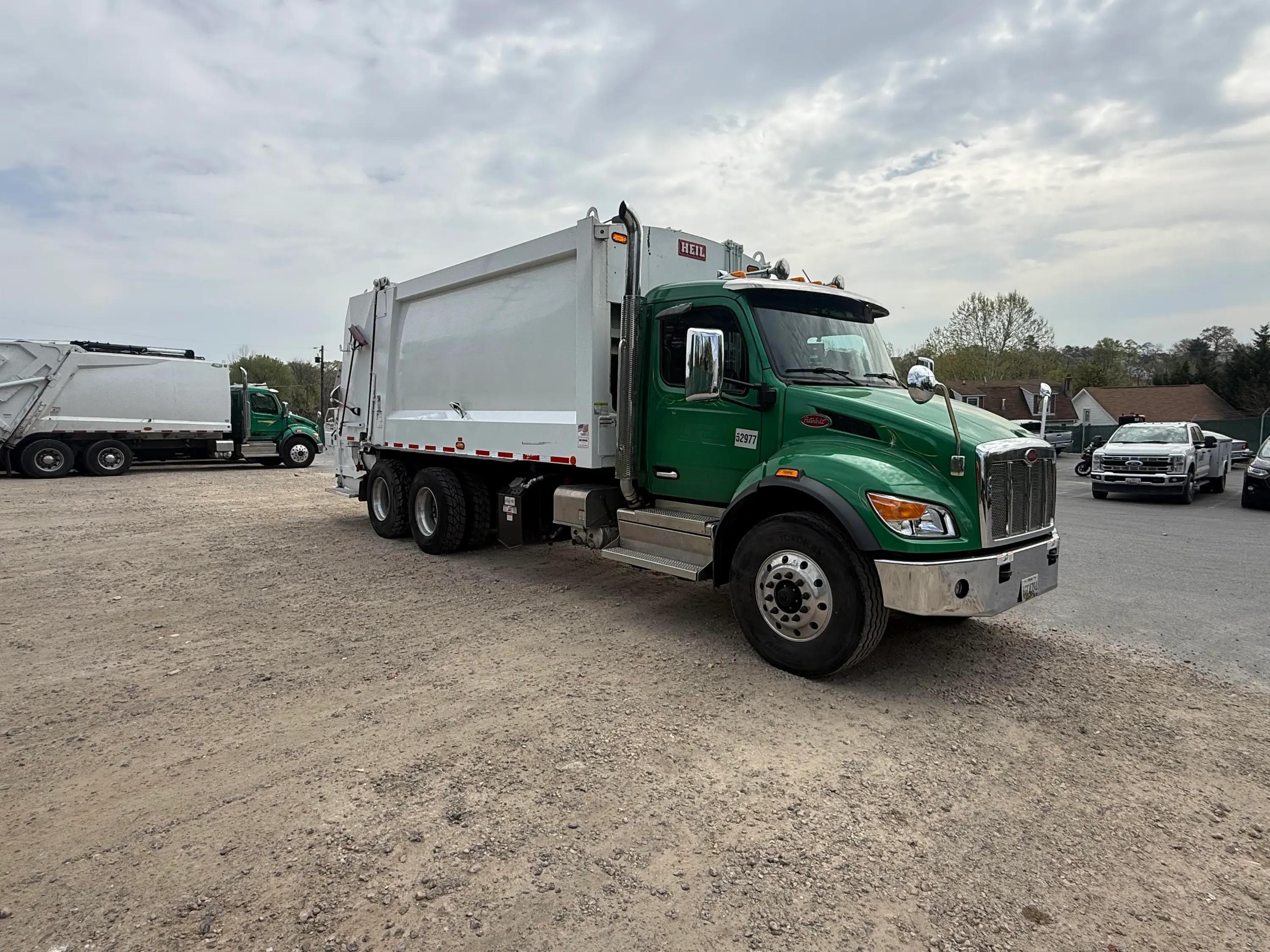 2024 Peterbilt Heil Rear Loader - image 1