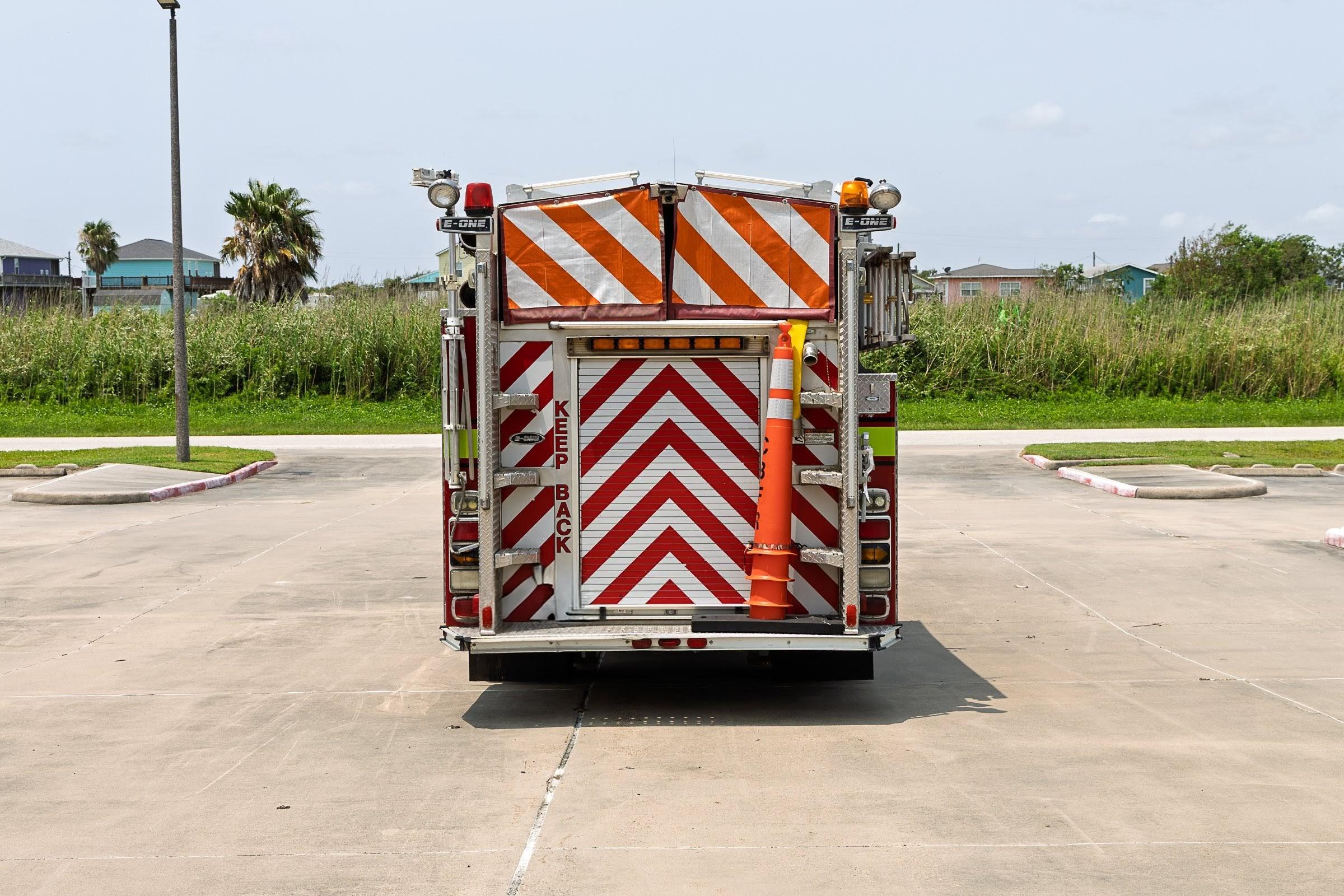 2000 E-One Cyclone Pumper - image 8