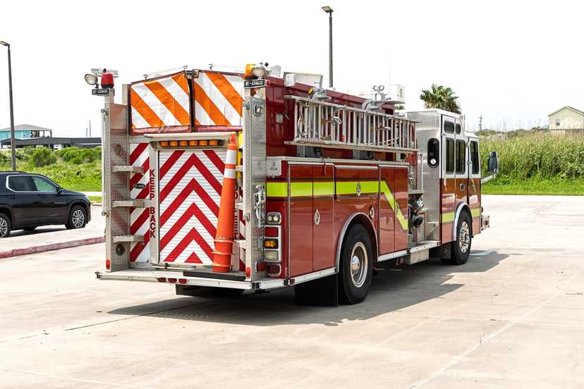 2000 E-One Cyclone Pumper — photo 4