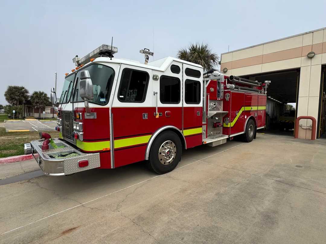 2000 E-One Cyclone Pumper