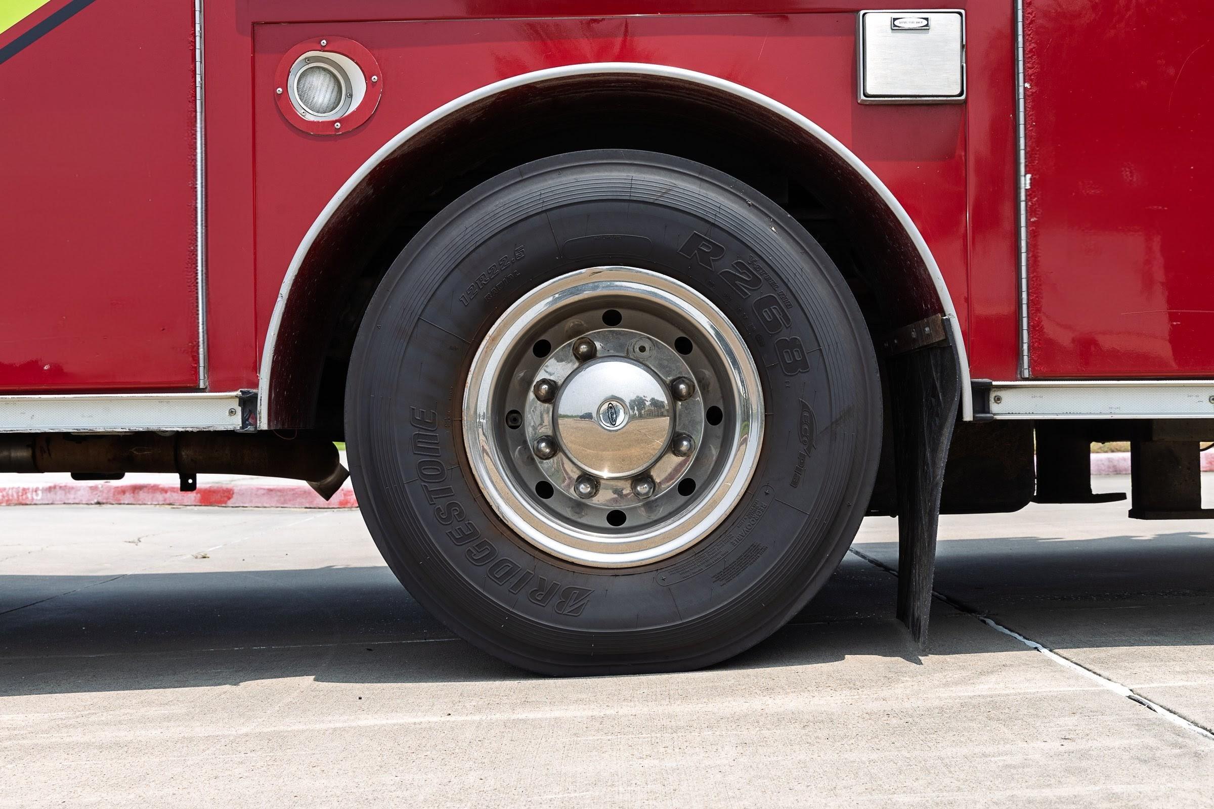 2000 E-One Cyclone Pumper - image 14