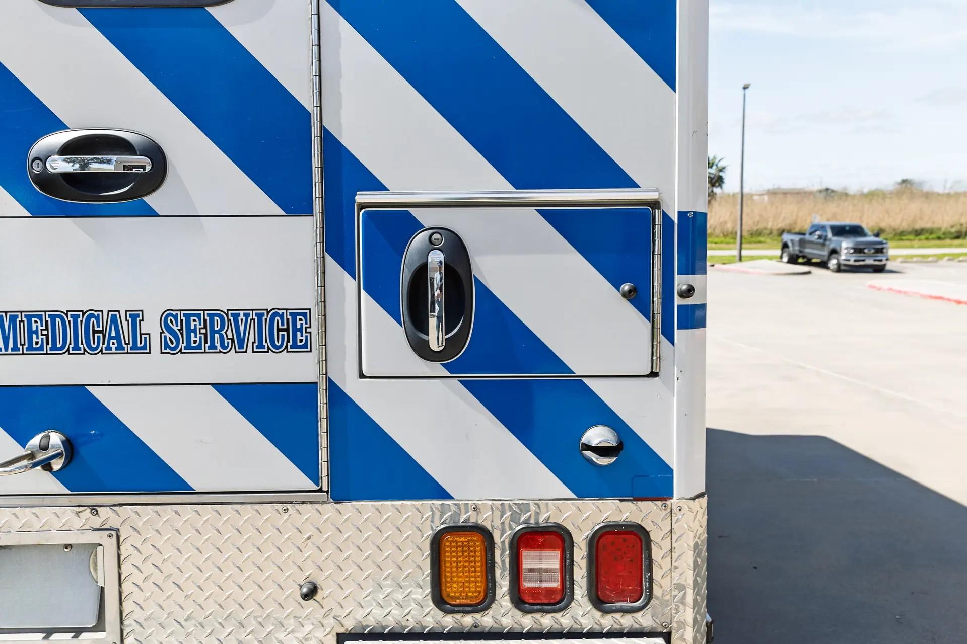2019 REV Ford 4x4 Type I Ambulance - image 64