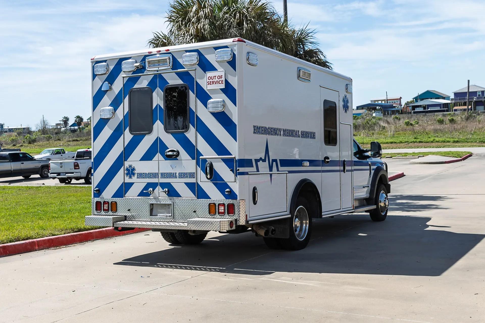 2019 REV Ford 4x4 Type I Ambulance - image 6
