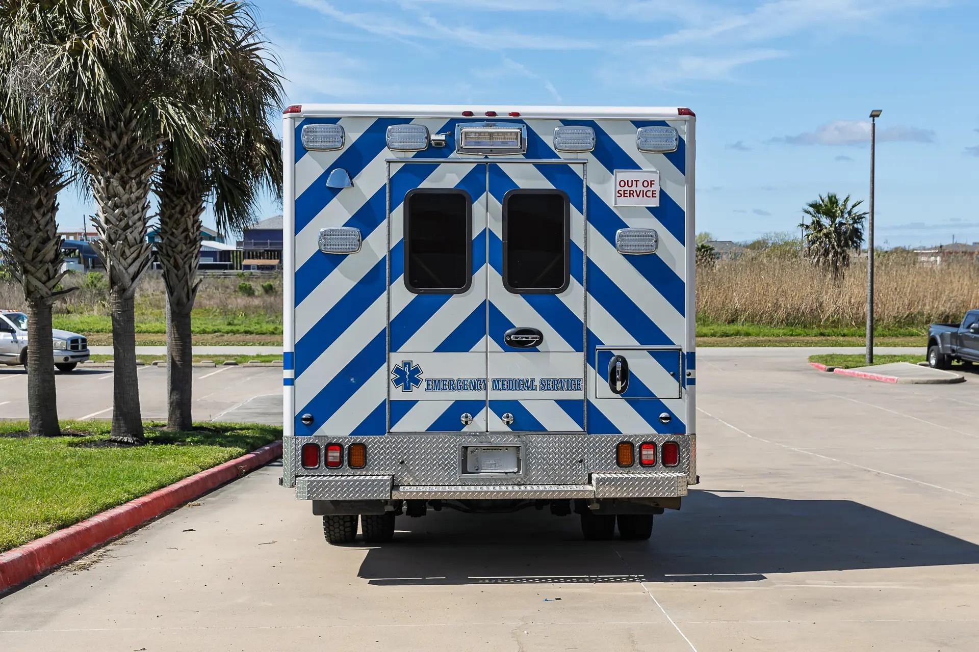 2019 REV Ford 4x4 Type I Ambulance - image 5
