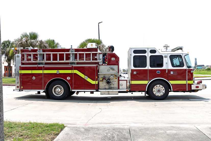 2000 E-One Cyclone Pumper — photo 2