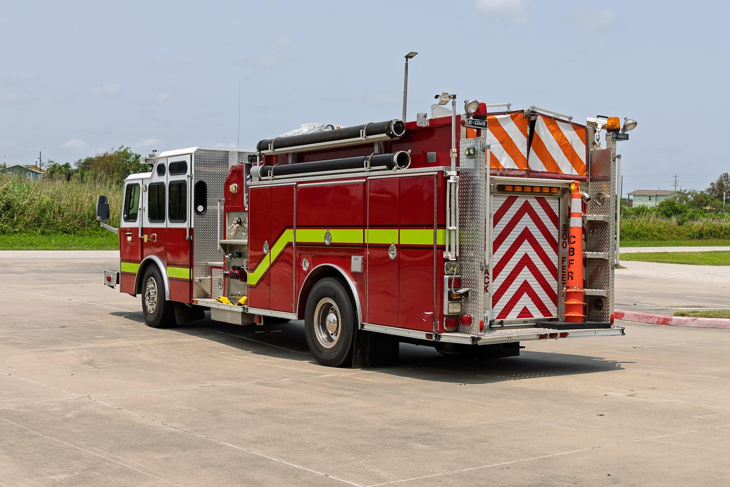2000 E-One Cyclone Pumper - image 7