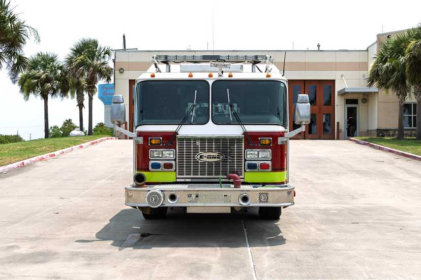 2000 E-One Cyclone Pumper — photo 5