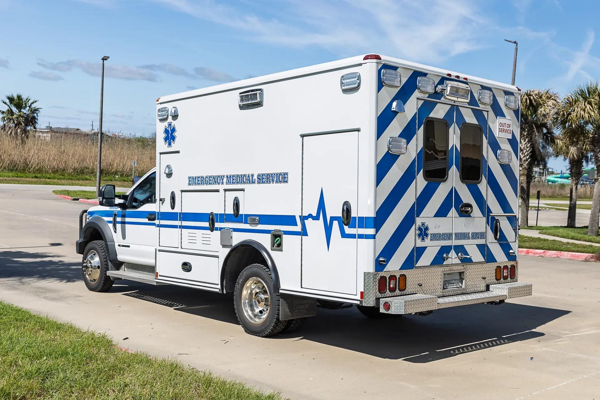 2019 REV Ford 4x4 Type I Ambulance - image 4