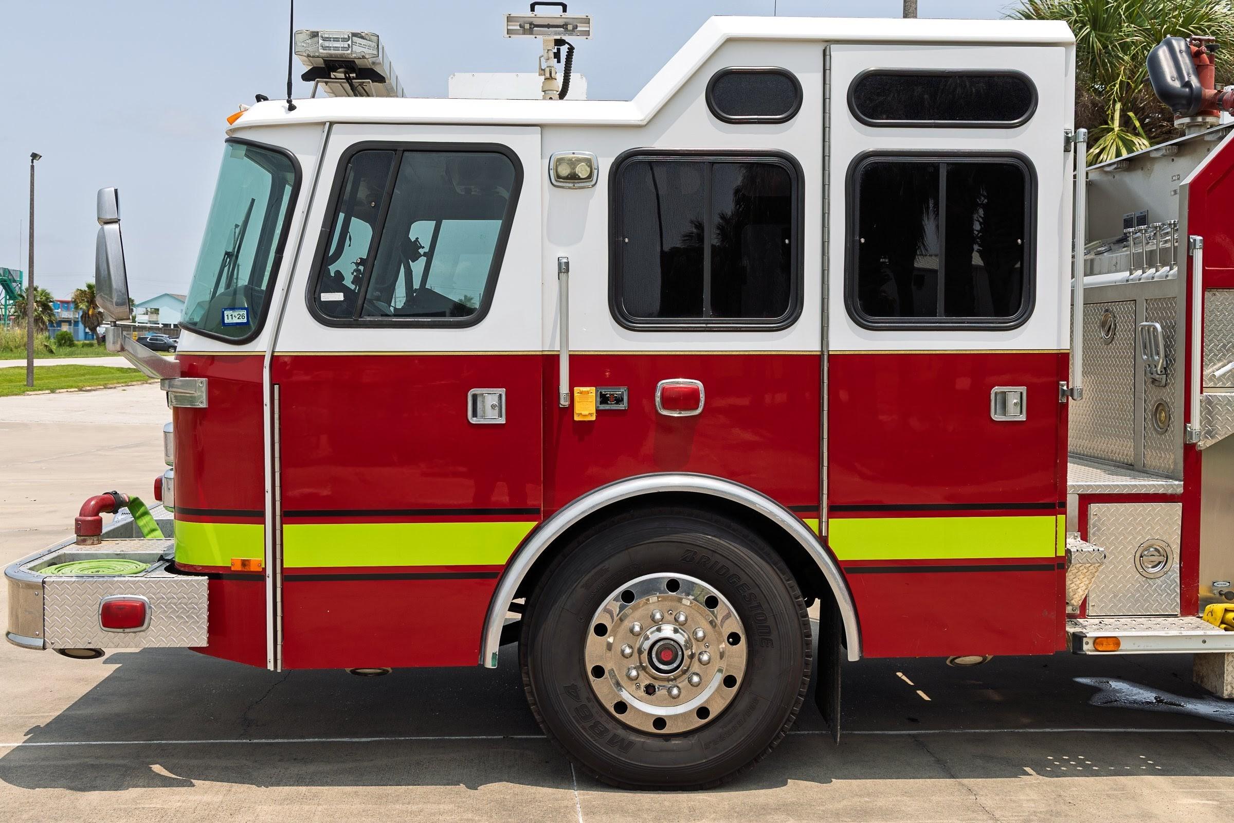 2000 E-One Cyclone Pumper - image 16