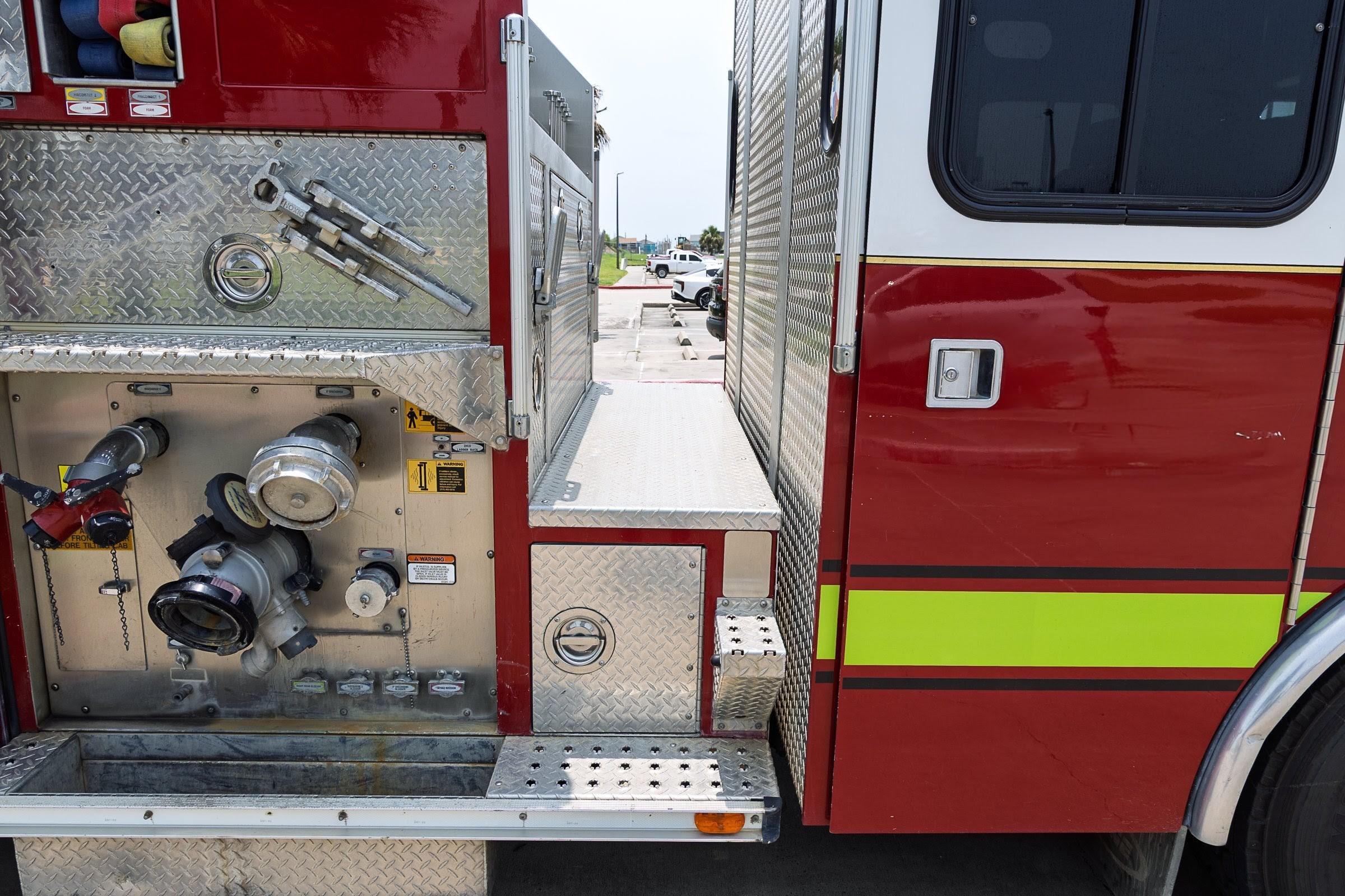 2000 E-One Cyclone Pumper - image 128