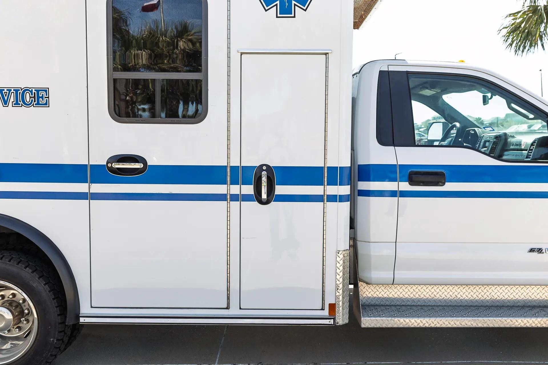 2019 REV Ford 4x4 Type I Ambulance - image 57