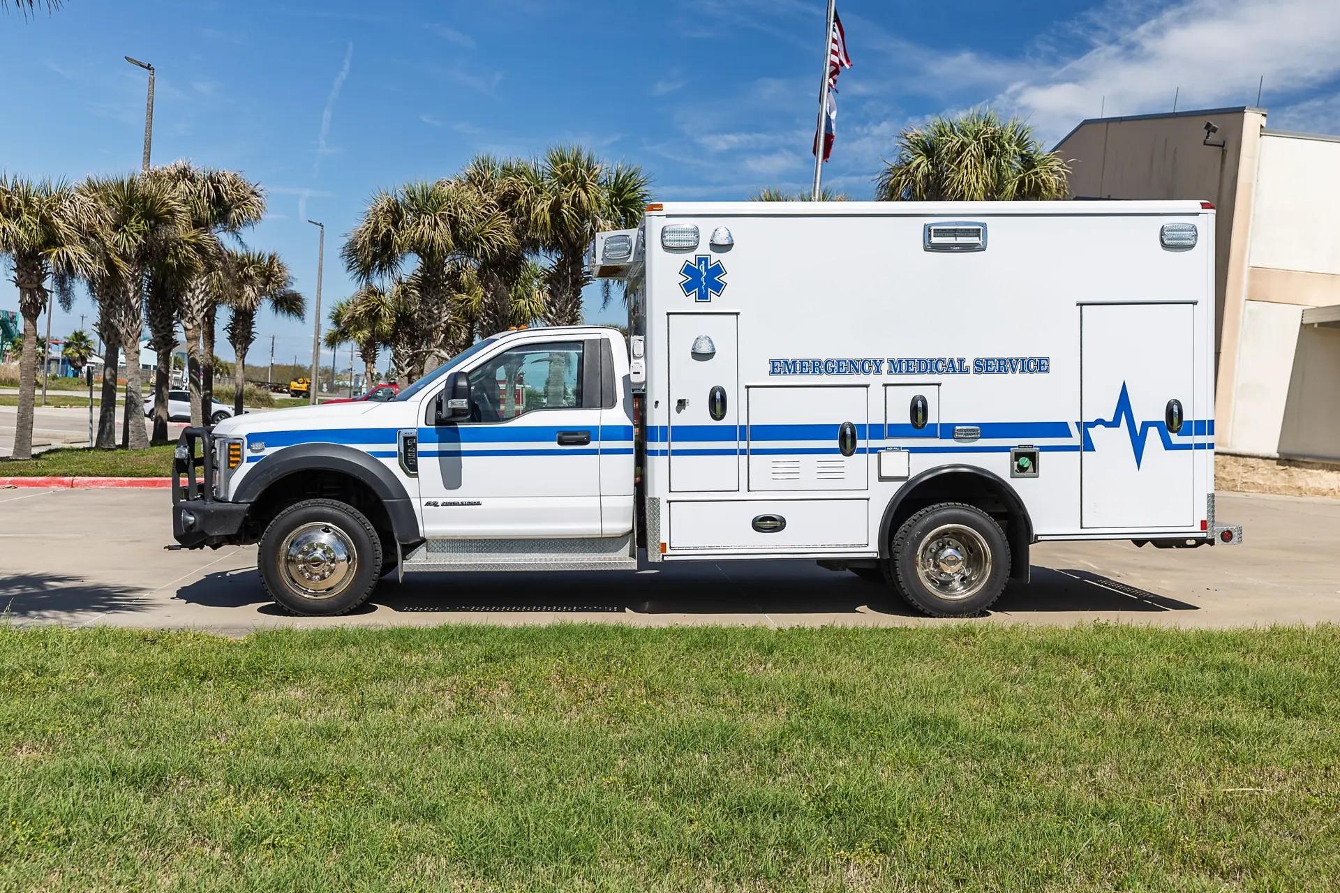 2019 REV Ford 4x4 Type I Ambulance - image 3