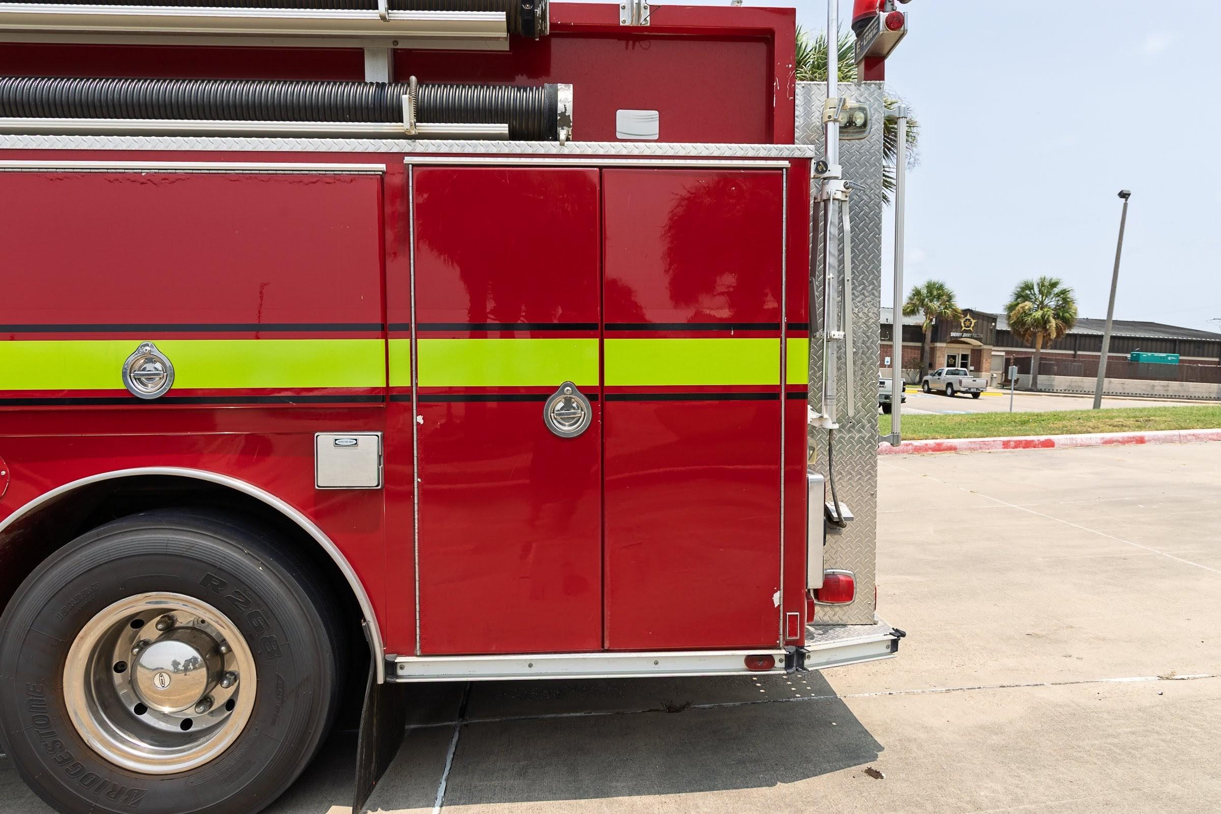2000 E-One Cyclone Pumper - image 34