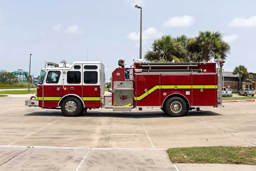2000 E-One Cyclone Pumper — photo 6