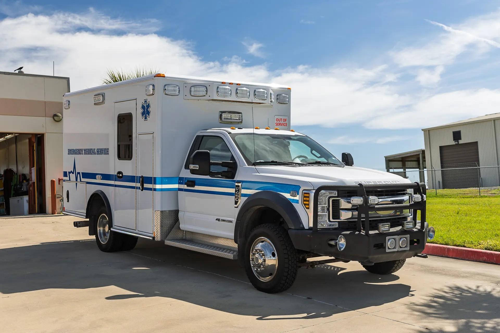 2019 REV Ford 4x4 Type I Ambulance - image 8