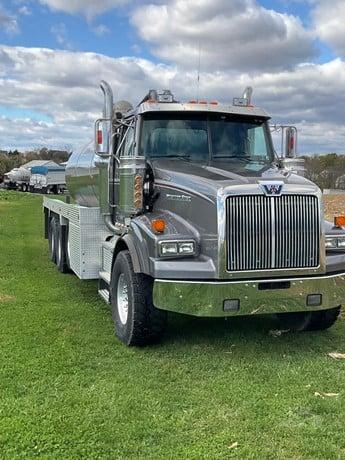 2016 Western Star 4900 Vacuum Tank Truck (5,200gal) - image 11