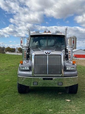2016 Western Star 4900 Vacuum Tank Truck (5,200gal) - image 12