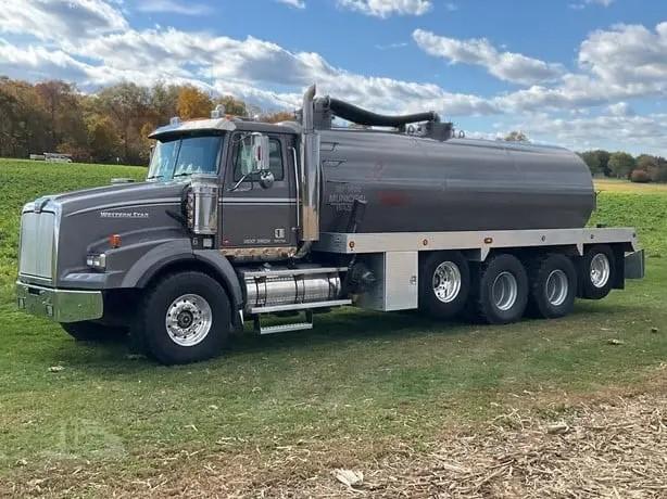 2016 Western Star 4900 Vacuum Tank Truck (5,200gal) - image 2