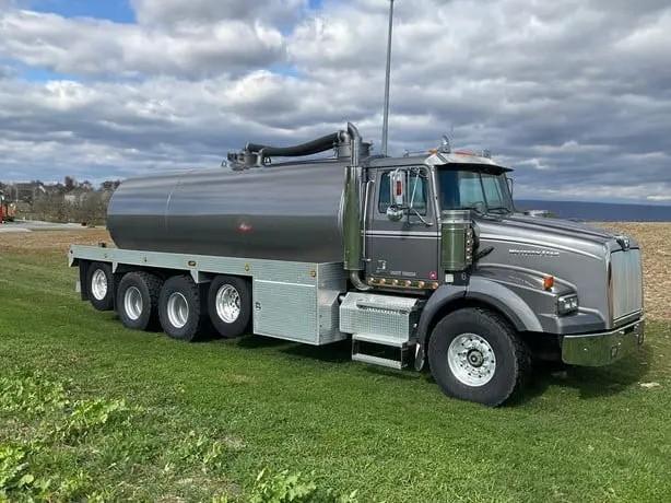 2016 Western Star 4900 Vacuum Tank Truck (5,200gal) - image 10