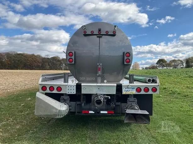2016 Western Star 4900 Vacuum Tank Truck (5,200gal) - image 6
