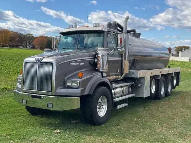 2016 Western Star 4900 Vacuum Tank Truck (5,200gal)