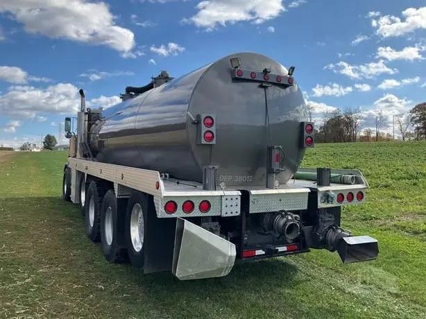2016 Western Star 4900 Vacuum Tank Truck (5,200gal) - image 5